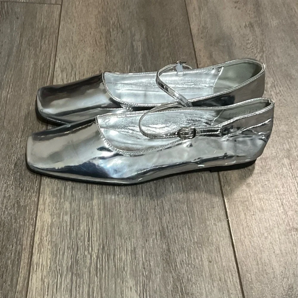 ShuShop Metallic Silver Ballet Flats, Size 9